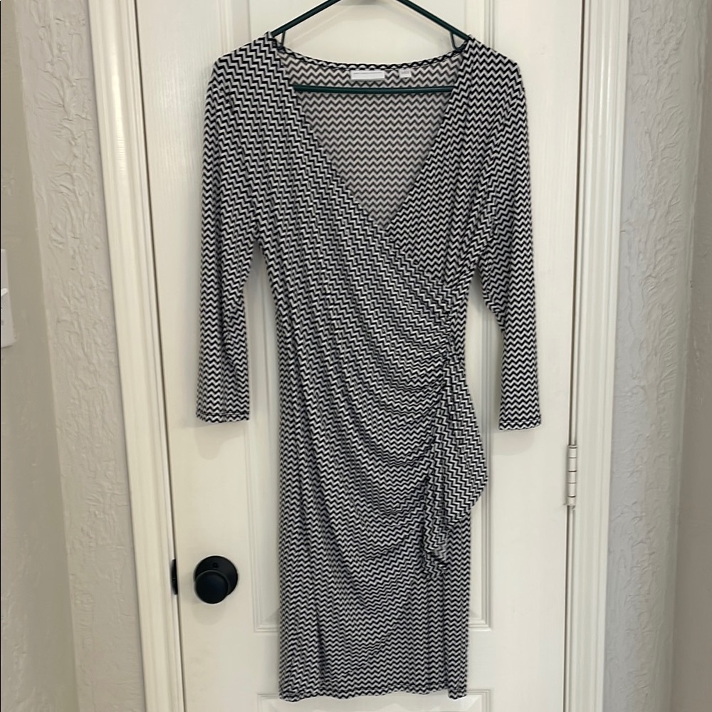 New York & Company Black and White Sheath Dress 3/4 Sleeve Scoop Neck